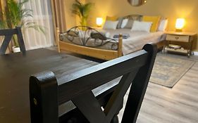 Terracotta Apartment - Zentral, Parken, Netflix, Kontaktloses Einchecken, Kingsize-Bett